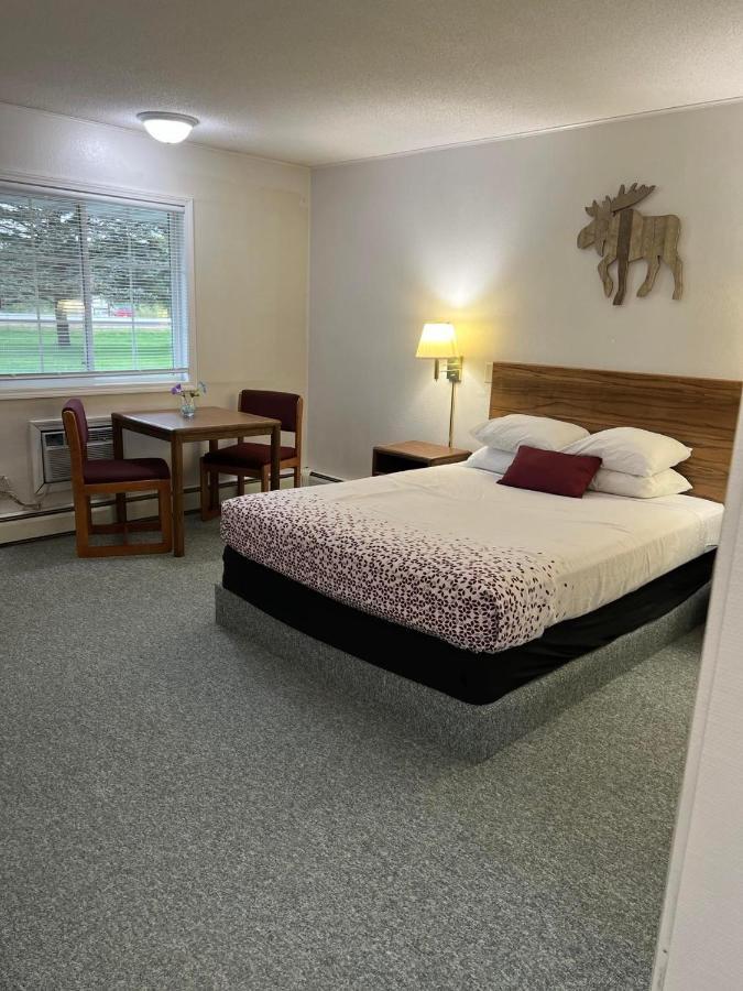 Northwoods Motel Ladysmith Esterno foto